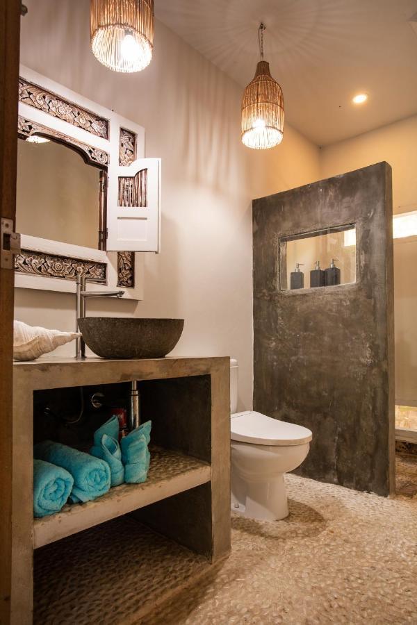 גילי אייר Serenity Luxurious Beachfront Villa & Spa With Private Infinity Pool, 8 Guests מראה חיצוני תמונה