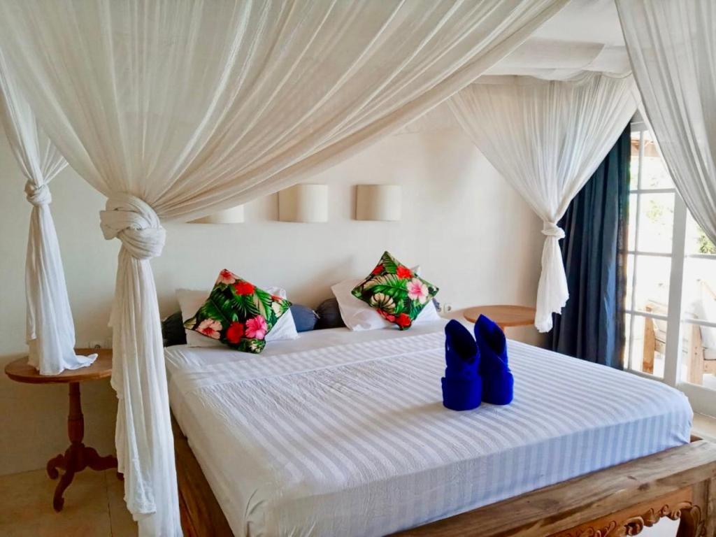 גילי אייר Serenity Luxurious Beachfront Villa & Spa With Private Infinity Pool, 8 Guests מראה חיצוני תמונה